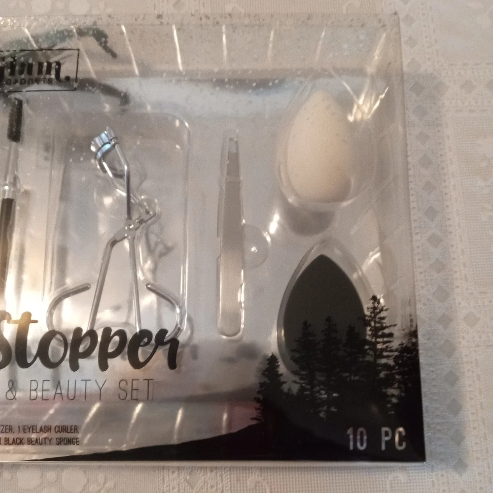 🆕 Glam Gadgets Snow Stopper Makeup Brush & Beauty Set, New